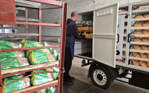 У Миколаєві хліб доставляє українська електрична вантажівка з бокссом для хліба від MeGoElectric UA