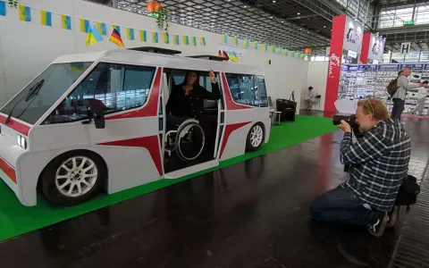 Стартап розробив перший український електромобіль для людей у кріслах колісних