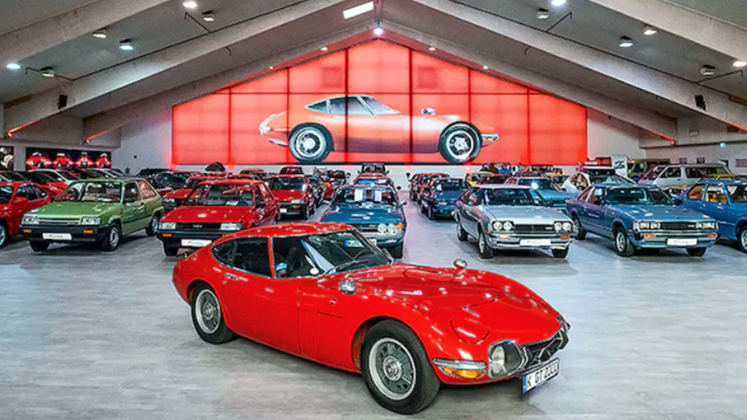 Близько 70 експонатів з багатьох періодів історії відомої на увесь світ японської марки Toyota представлені у колекції автомобілів у місті Кельн. 