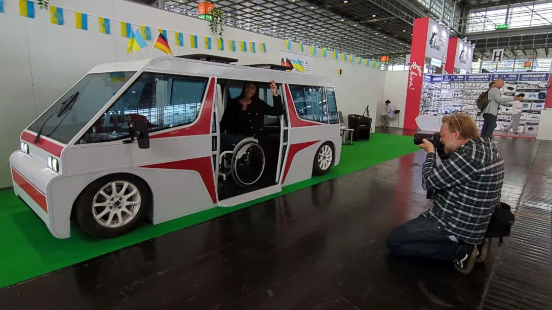 Стартап розробив перший український електромобіль для людей у кріслах колісних